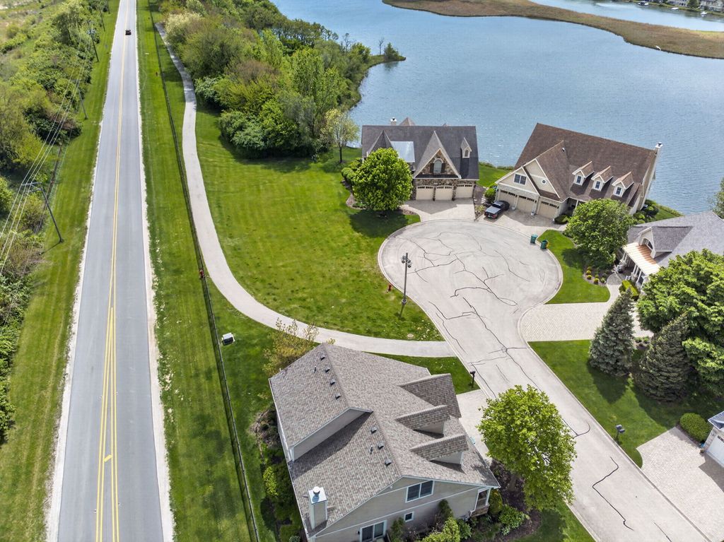 Image 2 of property listing at 13111 S Lake Mary Drive, Plainfield, IL 60585