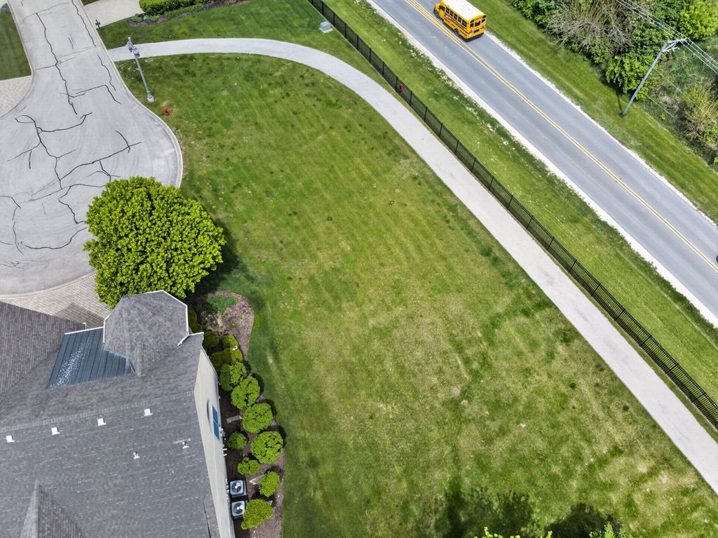 Image 3 of property listing at 13111 S Lake Mary Drive, Plainfield, IL 60585