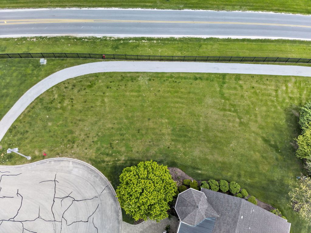 Image 4 of property listing at 13111 S Lake Mary Drive, Plainfield, IL 60585