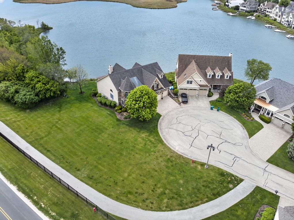 Image 8 of property listing at 13111 S Lake Mary Drive, Plainfield, IL 60585