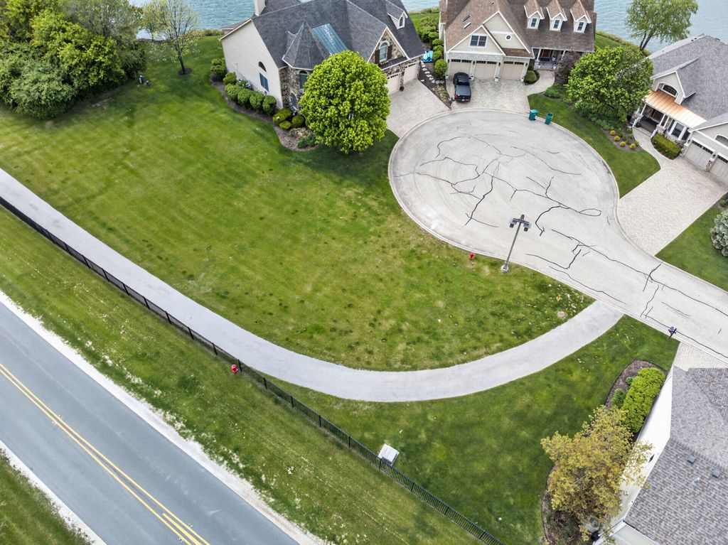 Image 9 of property listing at 13111 S Lake Mary Drive, Plainfield, IL 60585