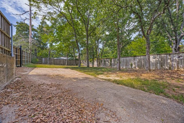 1600 W Hull Street, Denison, TX 75020
