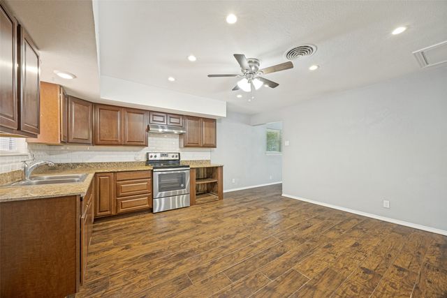 1600 W Hull Street, Denison, TX 75020