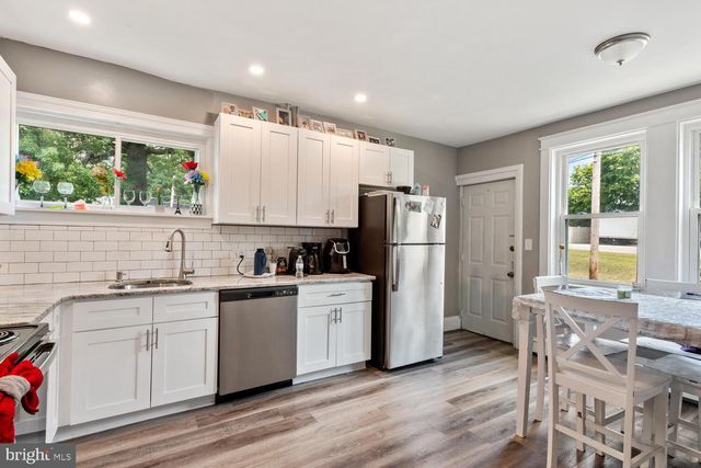 95 NUTT RD, Phoenixville, PA 19460