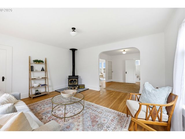 6104 Se FRANCIS St, Portland, OR 97206