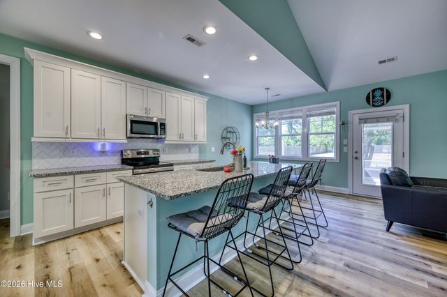 2520 Sloop Point Road, Hampstead, NC 28443
