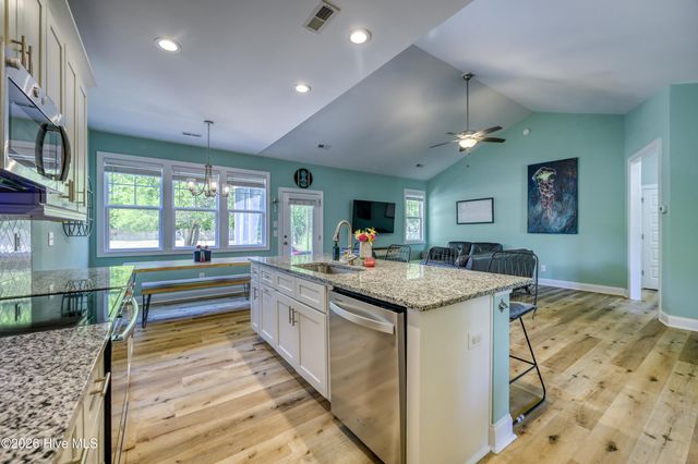 2520 Sloop Point Road, Hampstead, NC 28443