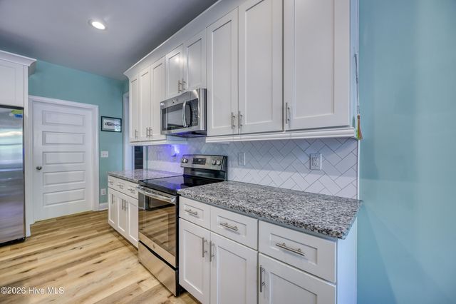 2520 Sloop Point Road, Hampstead, NC 28443