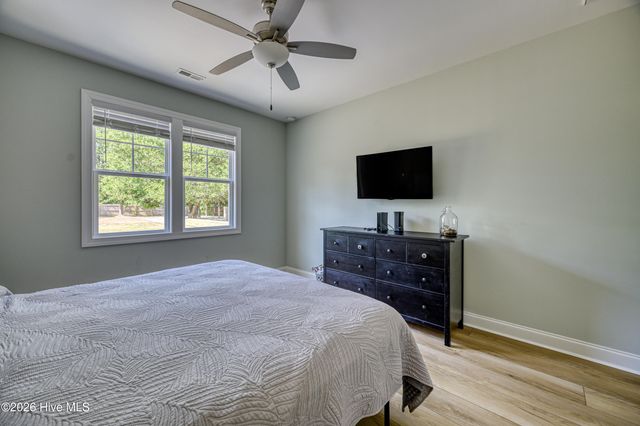 2520 Sloop Point Road, Hampstead, NC 28443