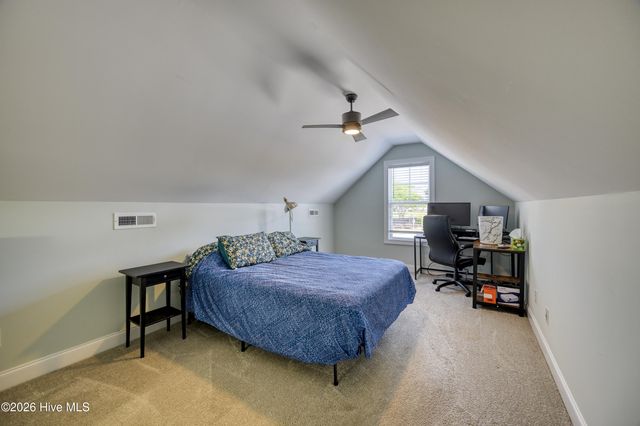 2520 Sloop Point Road, Hampstead, NC 28443