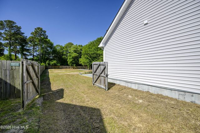 2520 Sloop Point Road, Hampstead, NC 28443
