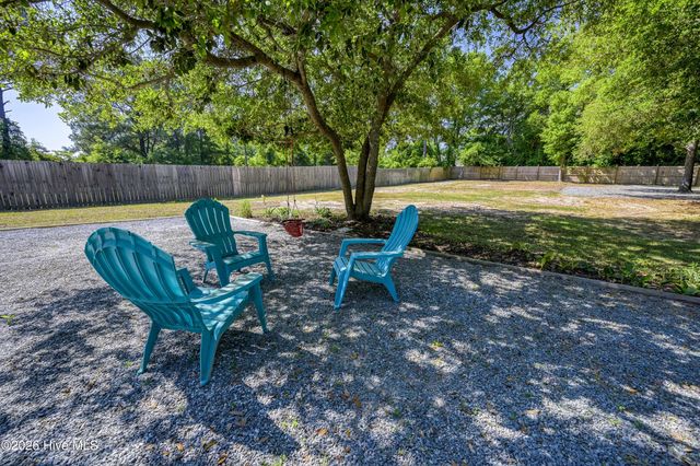 2520 Sloop Point Road, Hampstead, NC 28443