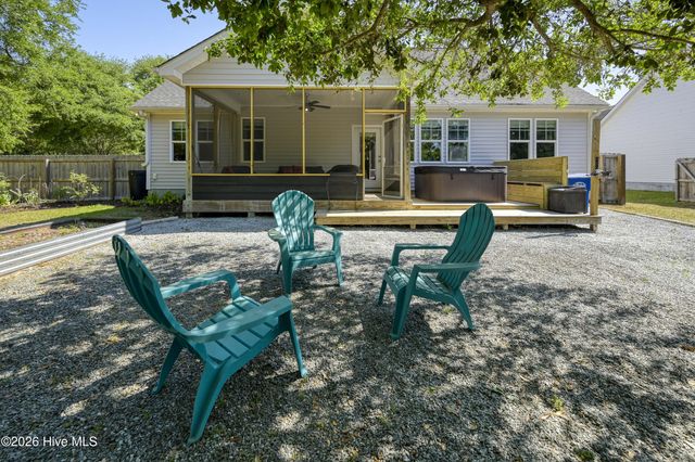 2520 Sloop Point Road, Hampstead, NC 28443