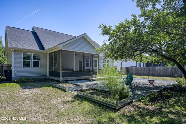2520 Sloop Point Road, Hampstead, NC 28443