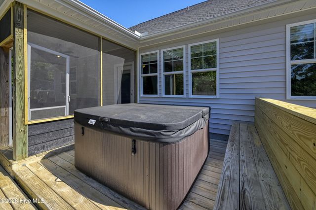 2520 Sloop Point Road, Hampstead, NC 28443