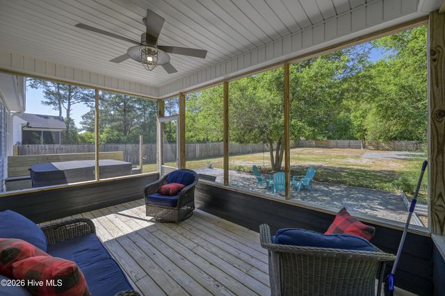 2520 Sloop Point Road, Hampstead, NC 28443