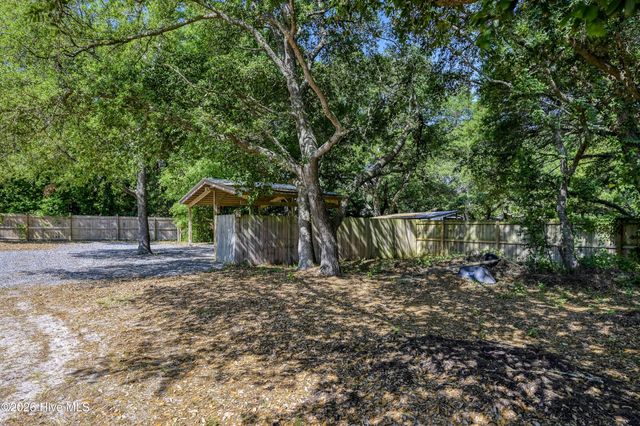 2520 Sloop Point Road, Hampstead, NC 28443