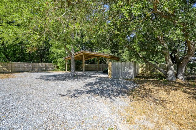 2520 Sloop Point Road, Hampstead, NC 28443