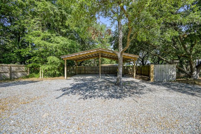 2520 Sloop Point Road, Hampstead, NC 28443