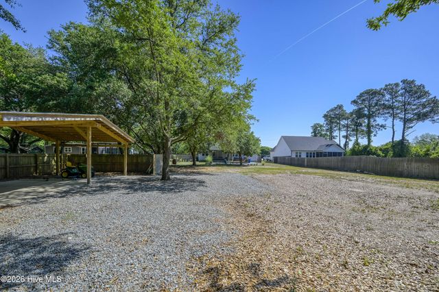 2520 Sloop Point Road, Hampstead, NC 28443