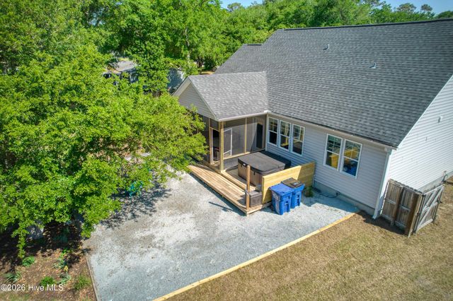 2520 Sloop Point Road, Hampstead, NC 28443