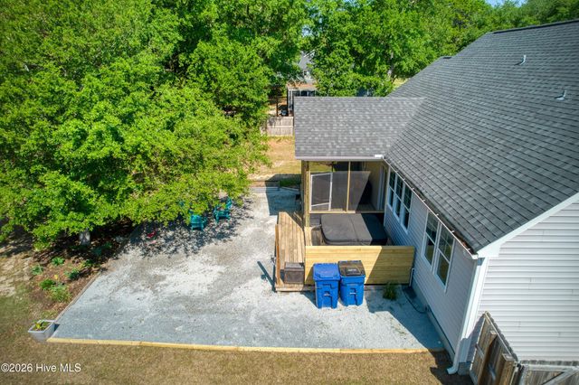 2520 Sloop Point Road, Hampstead, NC 28443