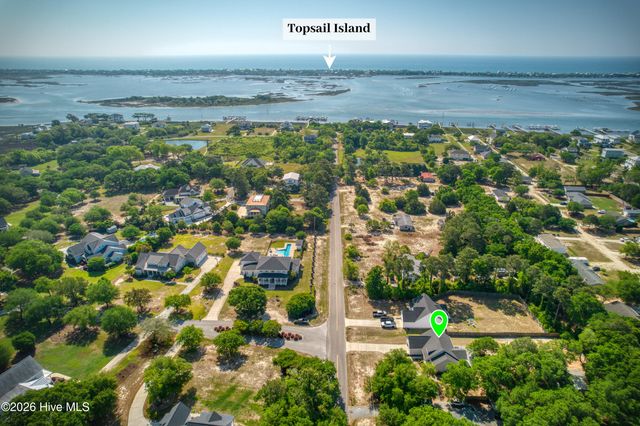 2520 Sloop Point Road, Hampstead, NC 28443