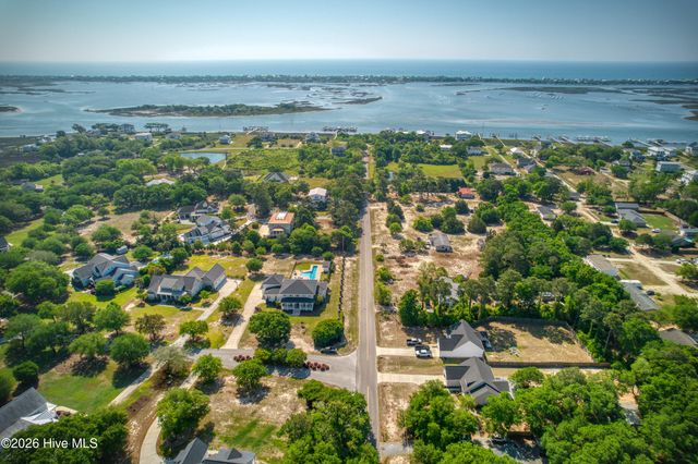2520 Sloop Point Road, Hampstead, NC 28443