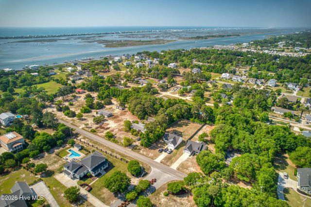 2520 Sloop Point Road, Hampstead, NC 28443