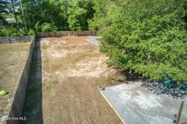 2520 Sloop Point Road, Hampstead, NC 28443