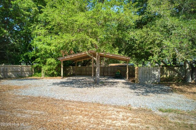 2520 Sloop Point Road, Hampstead, NC 28443