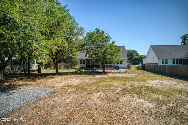 2520 Sloop Point Road, Hampstead, NC 28443