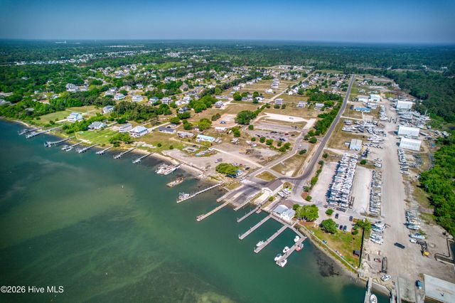 2520 Sloop Point Road, Hampstead, NC 28443