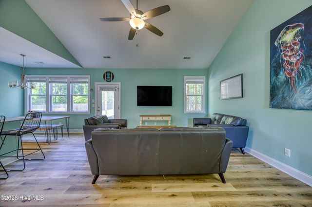 2520 Sloop Point Road, Hampstead, NC 28443