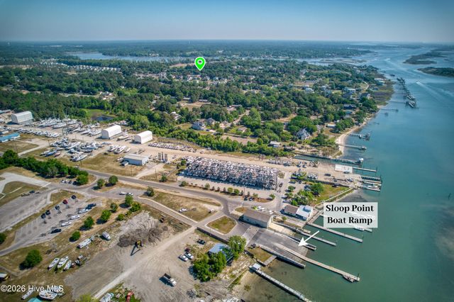 2520 Sloop Point Road, Hampstead, NC 28443