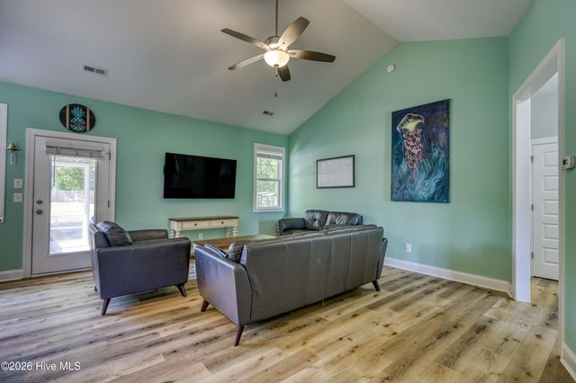 2520 Sloop Point Road, Hampstead, NC 28443