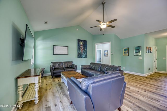 2520 Sloop Point Road, Hampstead, NC 28443