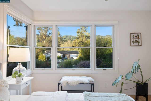 15 Aspinwall Ct, Orinda, CA 94563