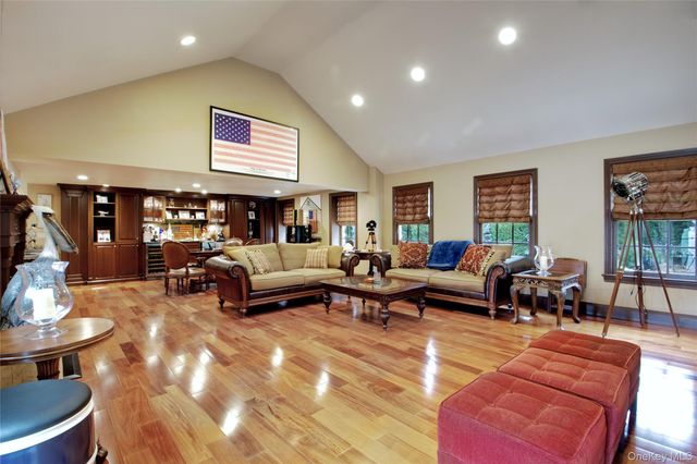 101 Wetherill Road, Garden City, NY 11530