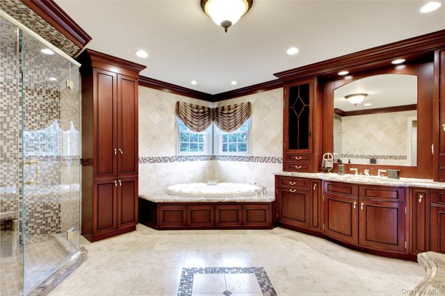 101 Wetherill Road, Garden City, NY 11530