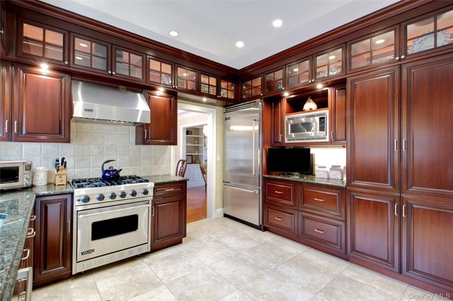 101 Wetherill Road, Garden City, NY 11530