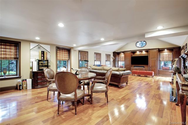 101 Wetherill Road, Garden City, NY 11530