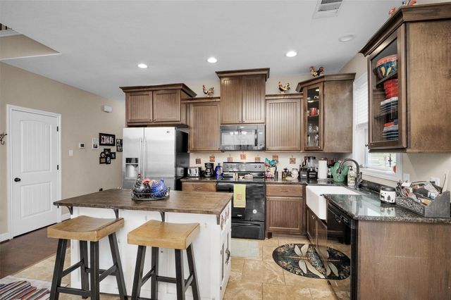 159 E Double Creek, Willis, TX 77378