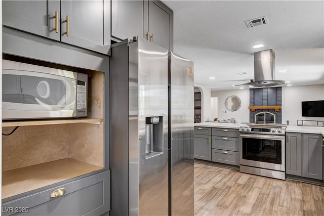 7165 Coley Avenue, Las Vegas, NV 89117