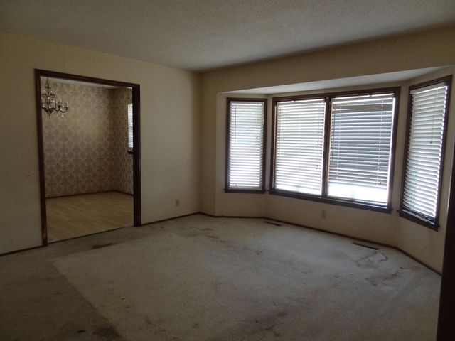 1105 S Laurel, Wichita, KS 67207