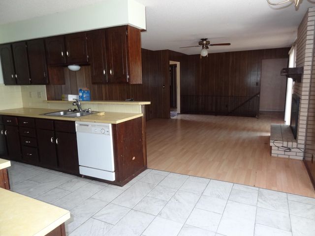 1105 S Laurel, Wichita, KS 67207