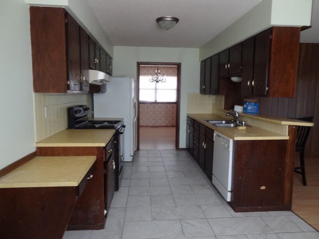 1105 S Laurel, Wichita, KS 67207
