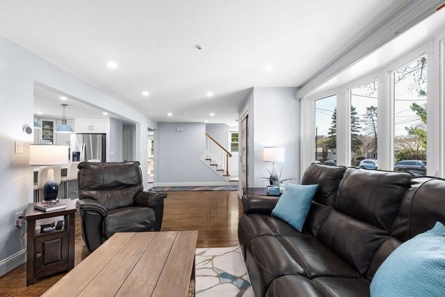 71 Pond Ln, Randolph, MA 02368