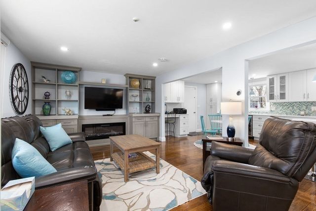 71 Pond Ln, Randolph, MA 02368
