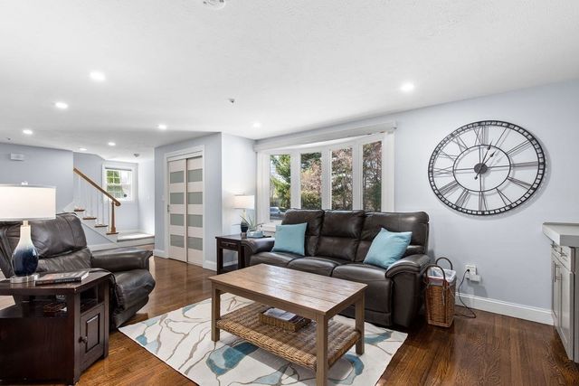 71 Pond Ln, Randolph, MA 02368